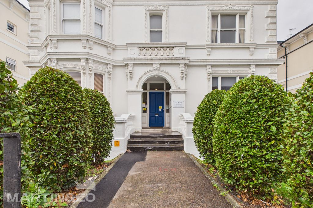 Property photo 2 of 8 Cam01953G0-Pr0129-Still007