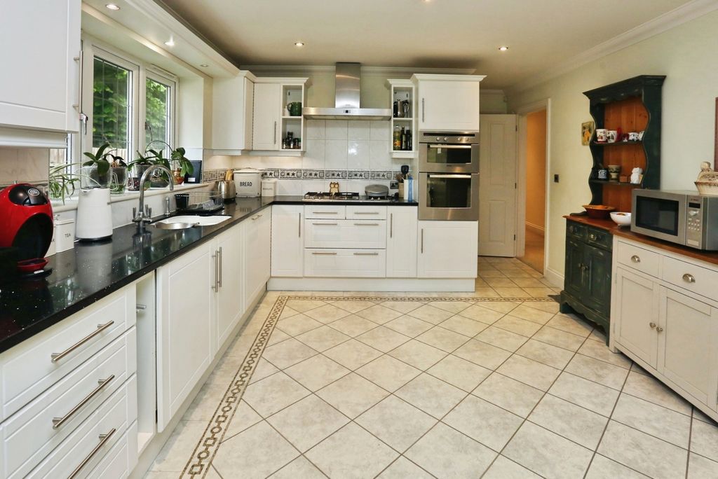 Property photo 2 of 16 Photo