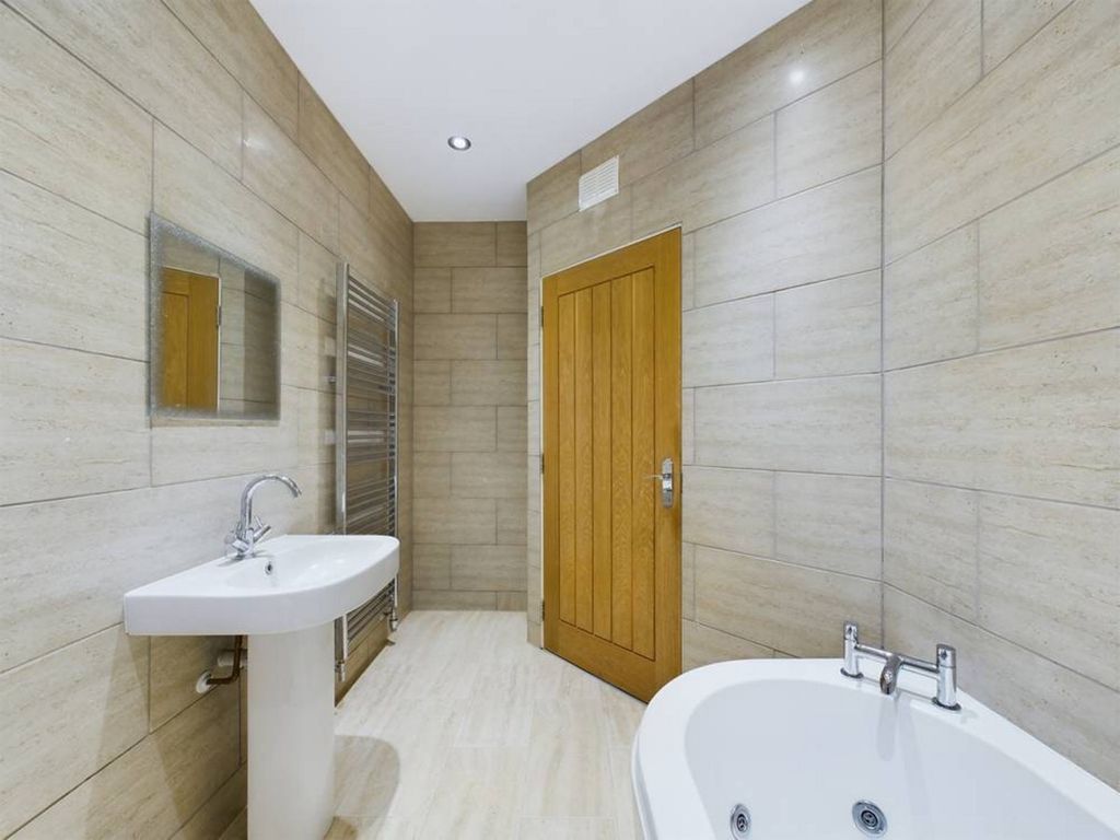 Property photo 2 of 37