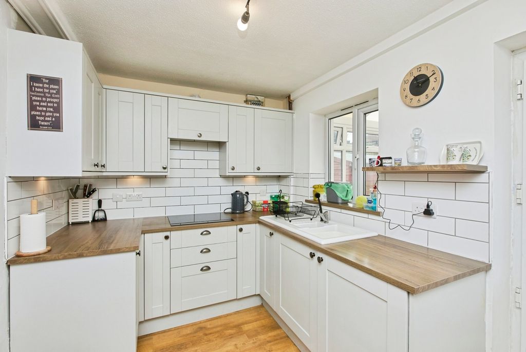 Property photo 3 of 16 Kitchen