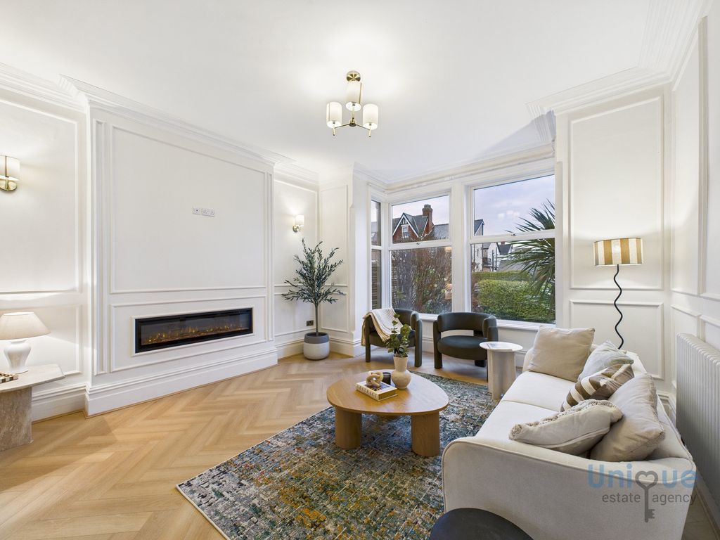 Property photo 2 of 27