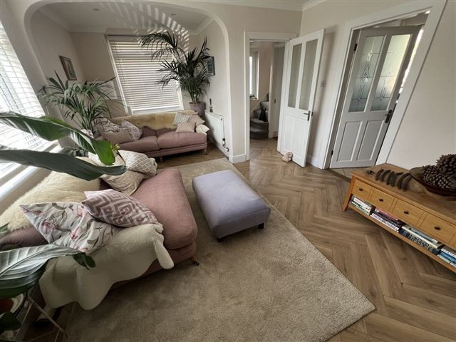 Property photo 1 of 20 Lounge