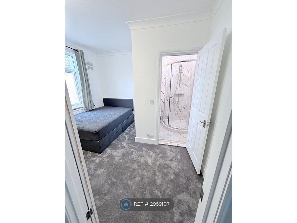 Property photo 2 of 10 Double En-Suite