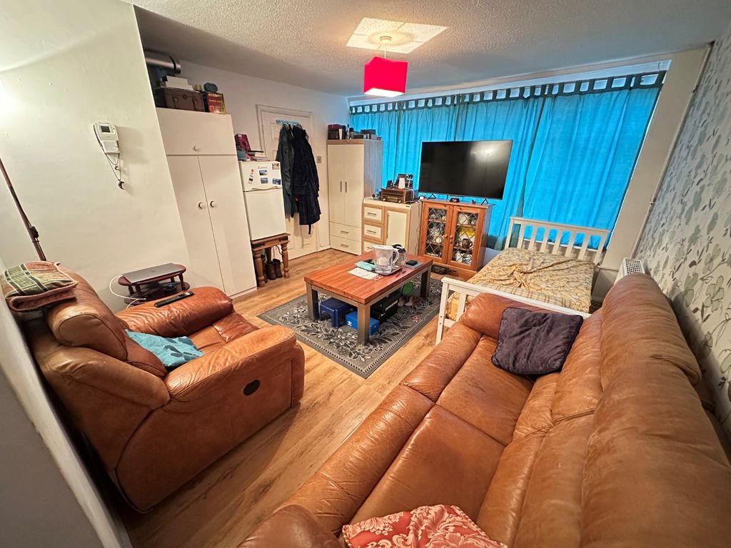 Property photo 2 of 13 4693311