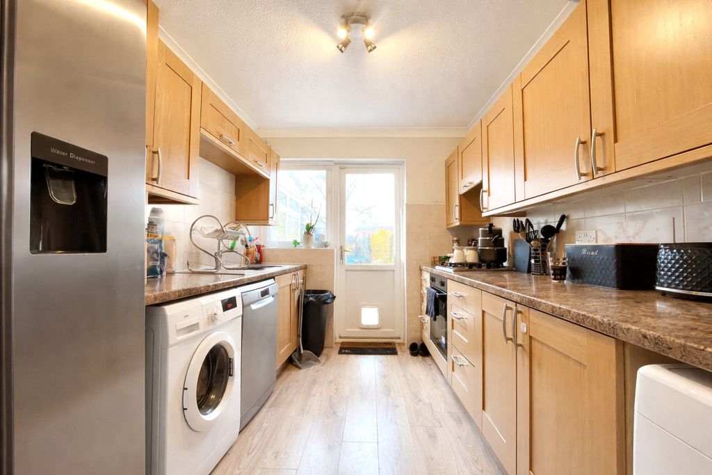 Property photo 3 of 22 Kitchen