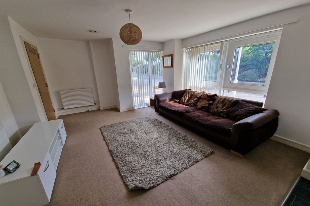 Property photo 2 of 10 (Main)
