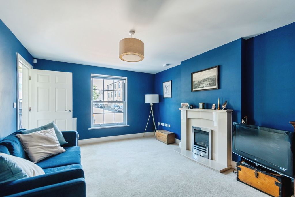 Property photo 3 of 14 Sitting Room