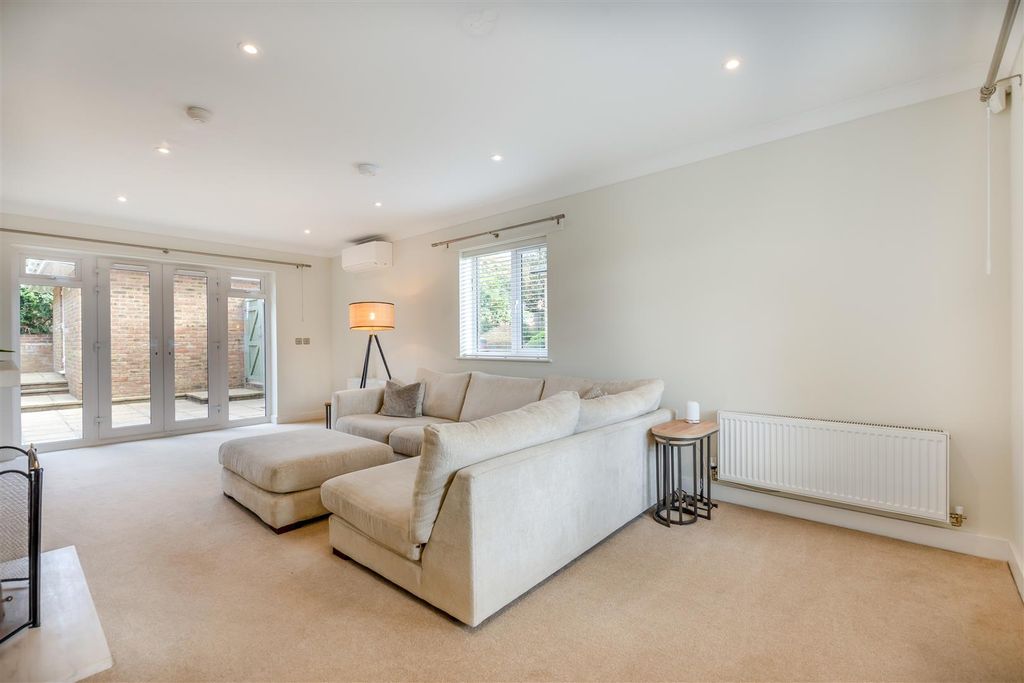 Property photo 3 of 26 8705781-Interior03.Jpg