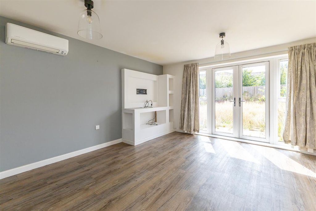 Property photo 2 of 17 Untitled-1804.Jpg