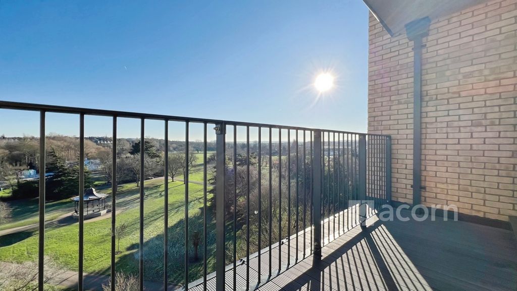 Property photo 3 of 11 Balcony