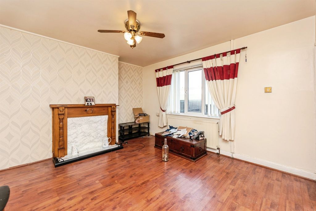 Property photo 3 of 12