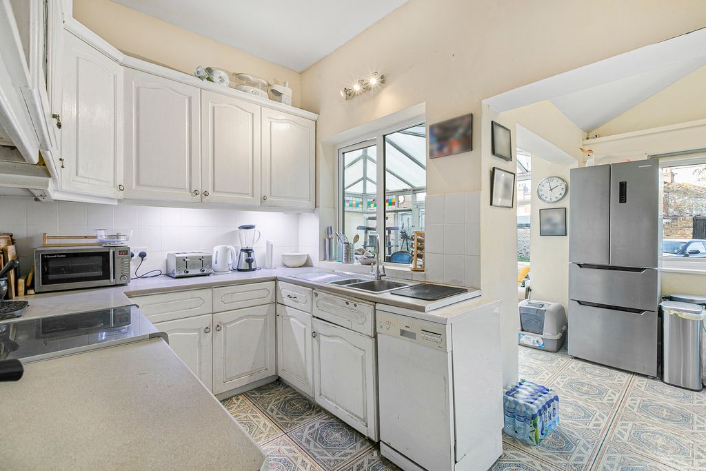 Property photo 3 of 20 Kitchen