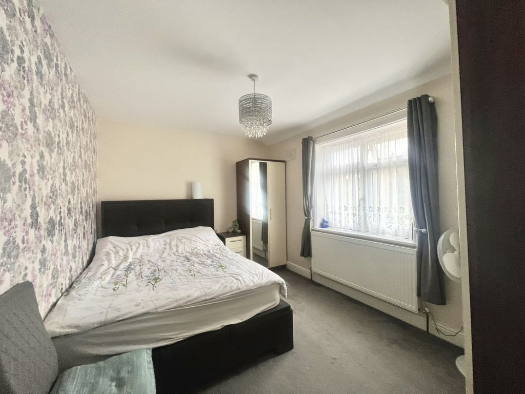 Property photo 2 of 11 Room