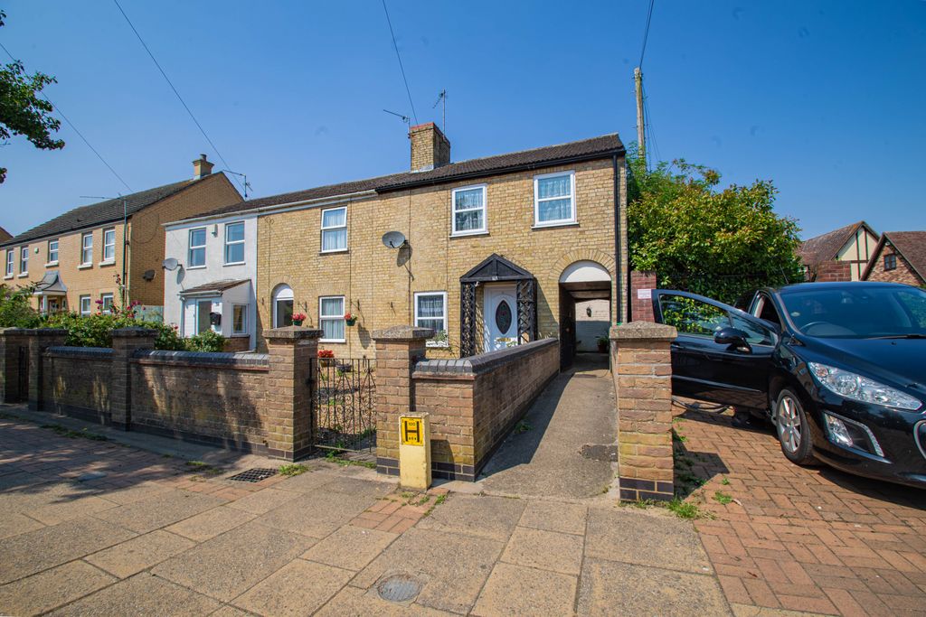 Property photo 1 of 10 2 Bed End Of Terraced