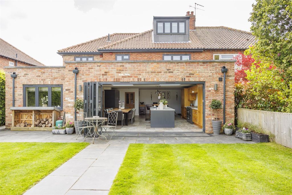 Property photo 2 of 42 24_Lang_Road_12.Jpg