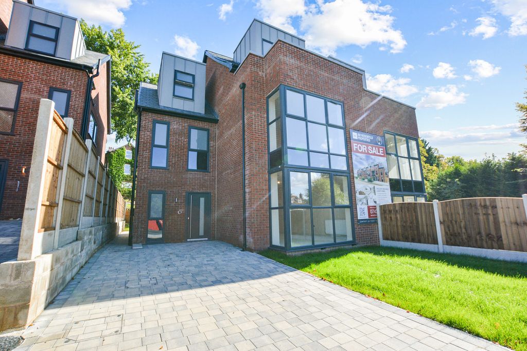 Property photo 2 of 32