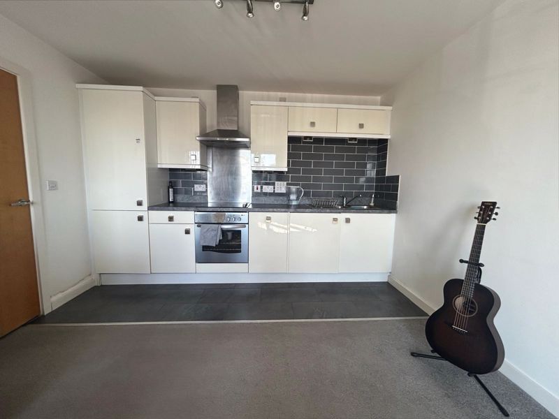 Property photo 3 of 6 Kitchen/Lounge