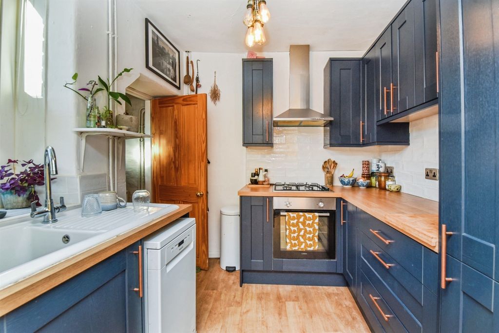 Property photo 3 of 20