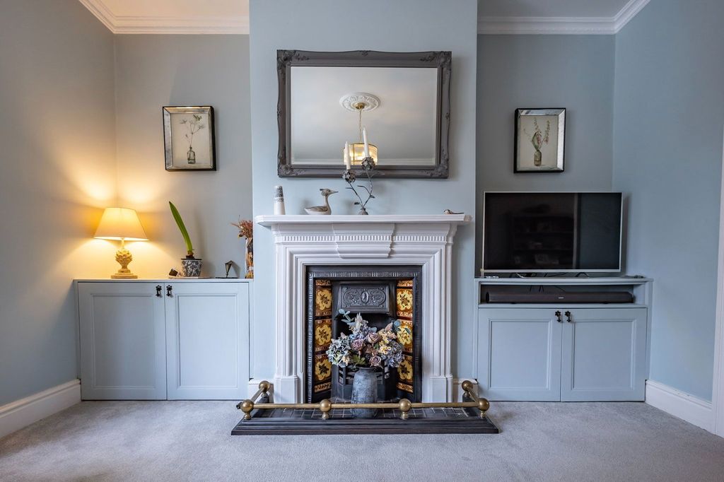 Property photo 2 of 20