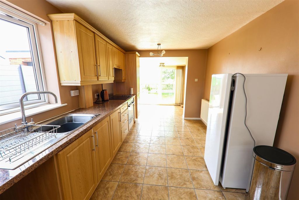 Property photo 2 of 10 Dining Kitchen