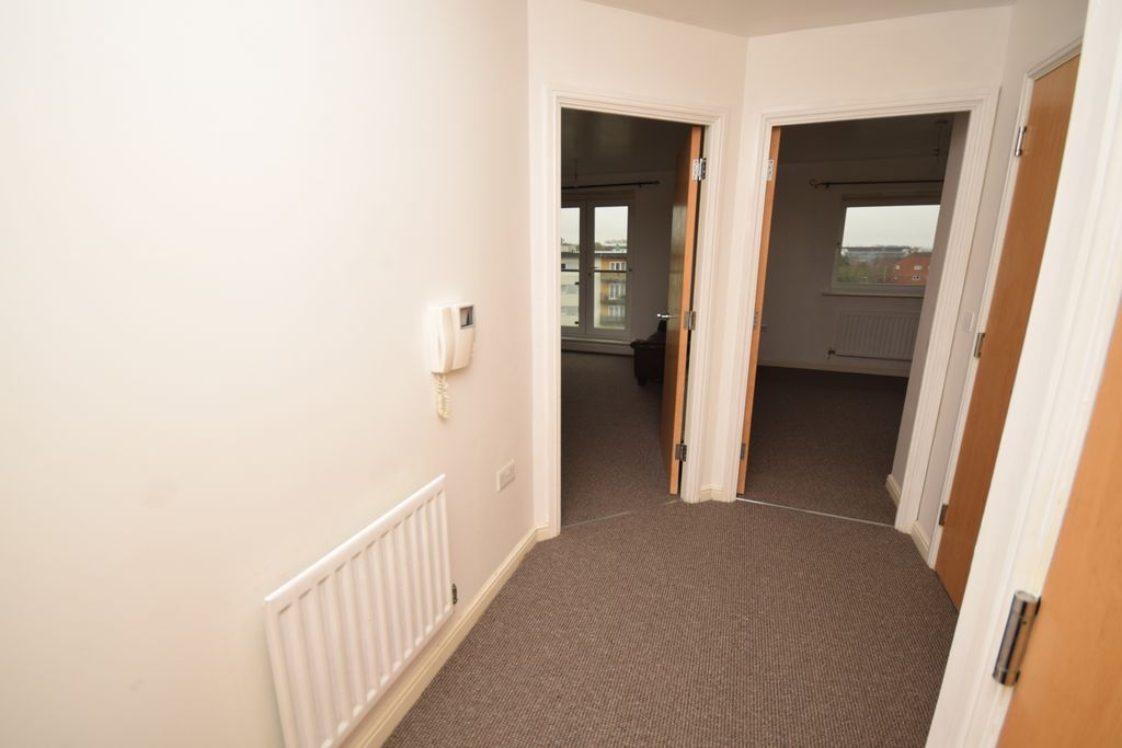 Property photo 3 of 6 Hallway