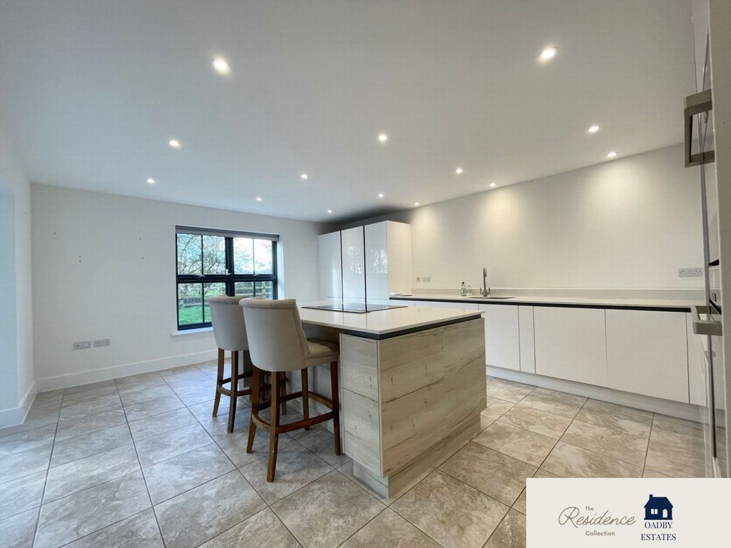 Property photo 3 of 17 Kitchen