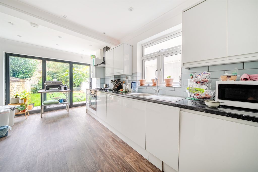 Property photo 3 of 15