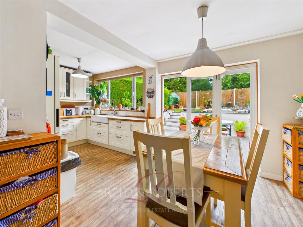 Property photo 2 of 26 Cam03999G0-Pr0171-Still023.Jpg