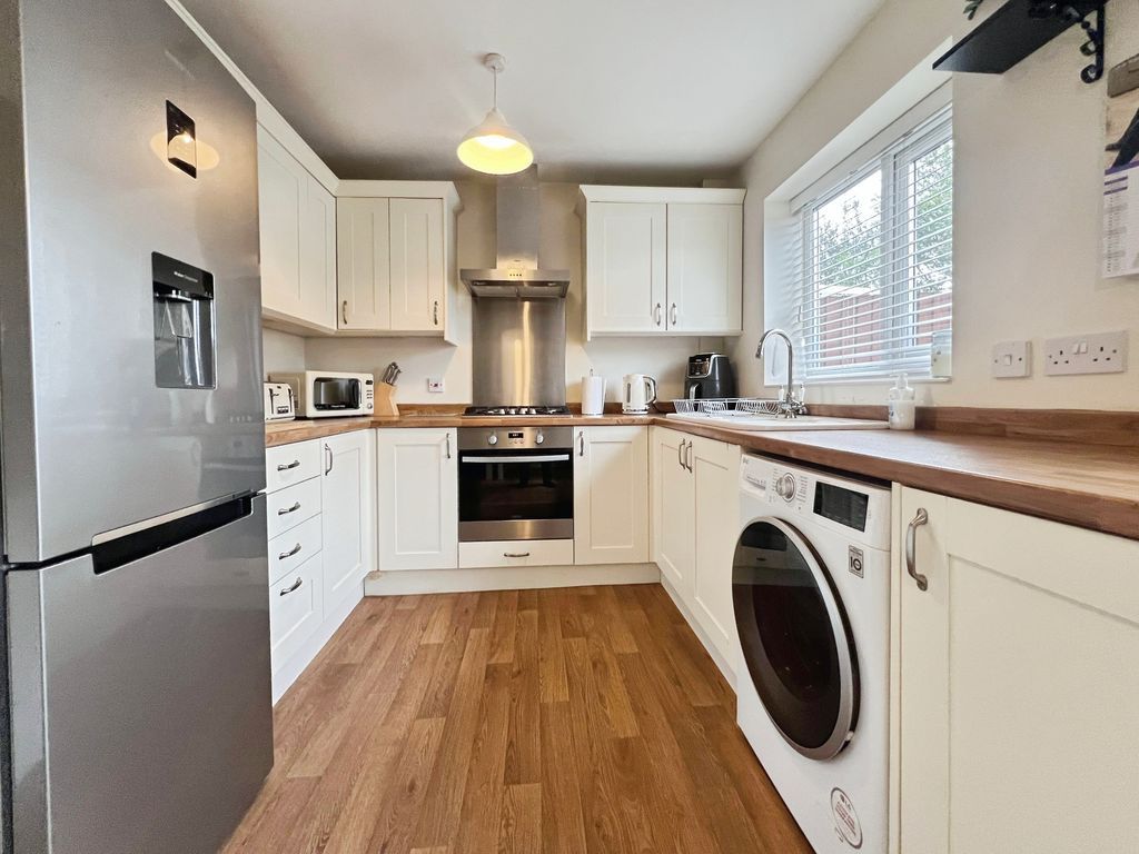 Property photo 3 of 20 Kitchen