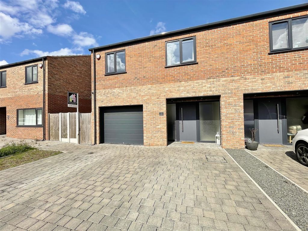 Property photo 1 of 30 Front External