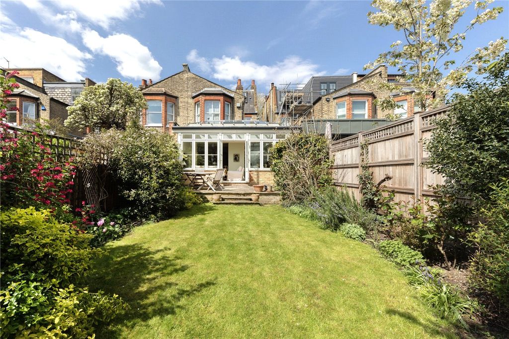 Property photo 2 of 14 Garden