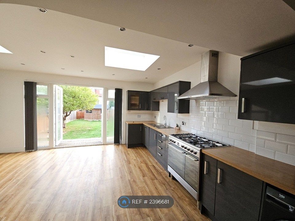 Property photo 1 of 17 Kitchen Diner