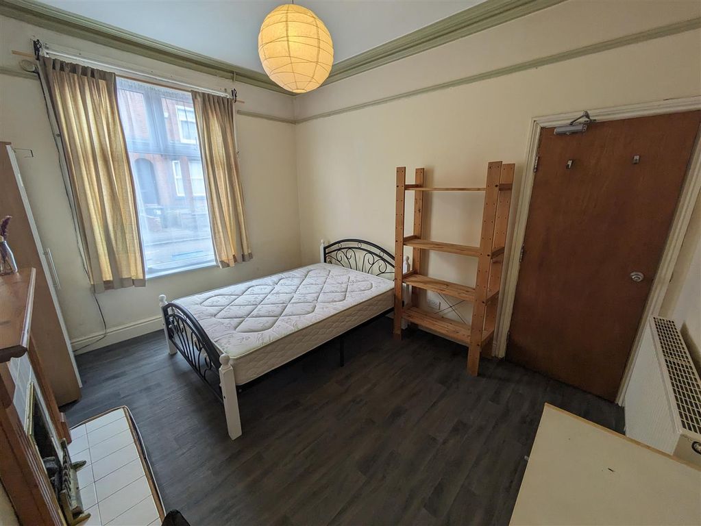 Property photo 3 of 16 Bedroom 1