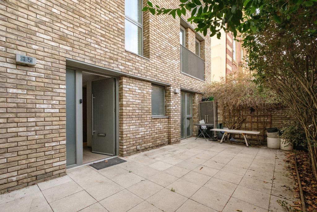 Property photo 3 of 17