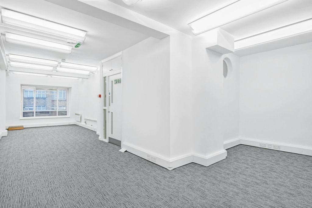 Property photo 2 of 8 06.12.2021_4Th-Floor-6-Conduit-Street-W1_8.Jpg