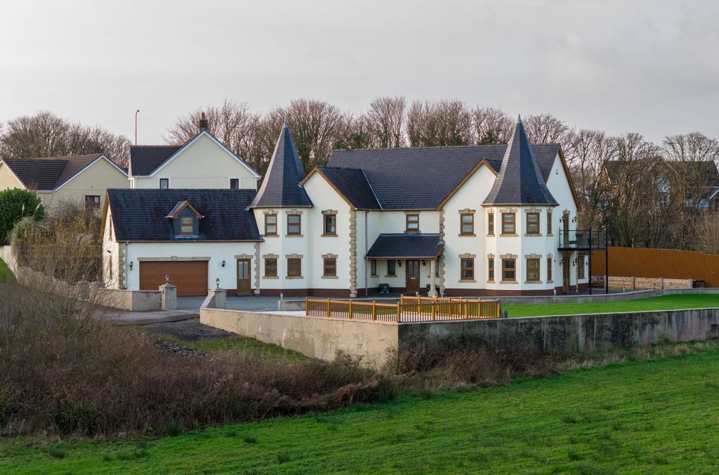 Property photo 1 of 47