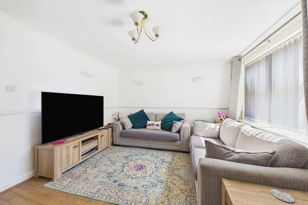 Property photo 3 of 10 Picture No. 13