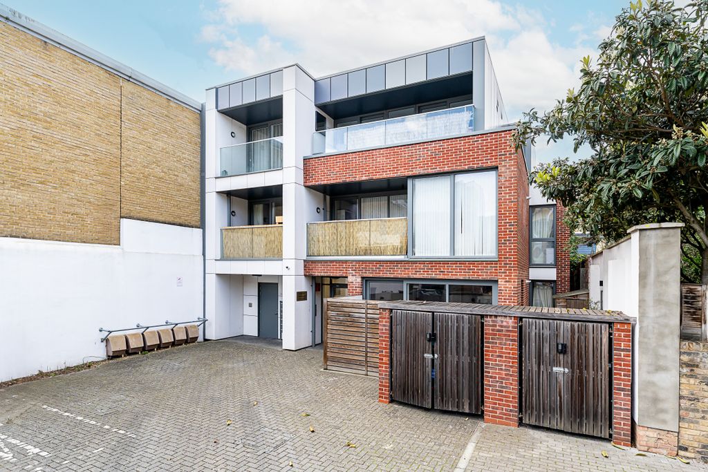 Property photo 2 of 19