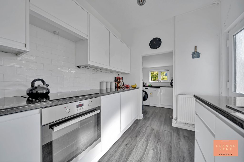 Property photo 3 of 27