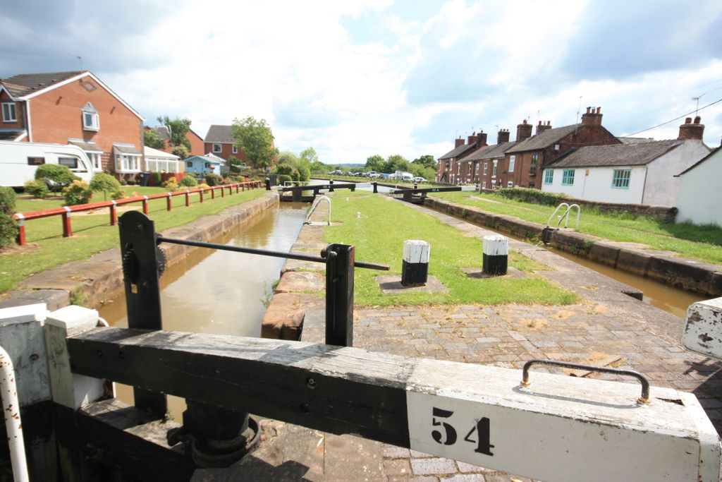 Property photo 2 of 25