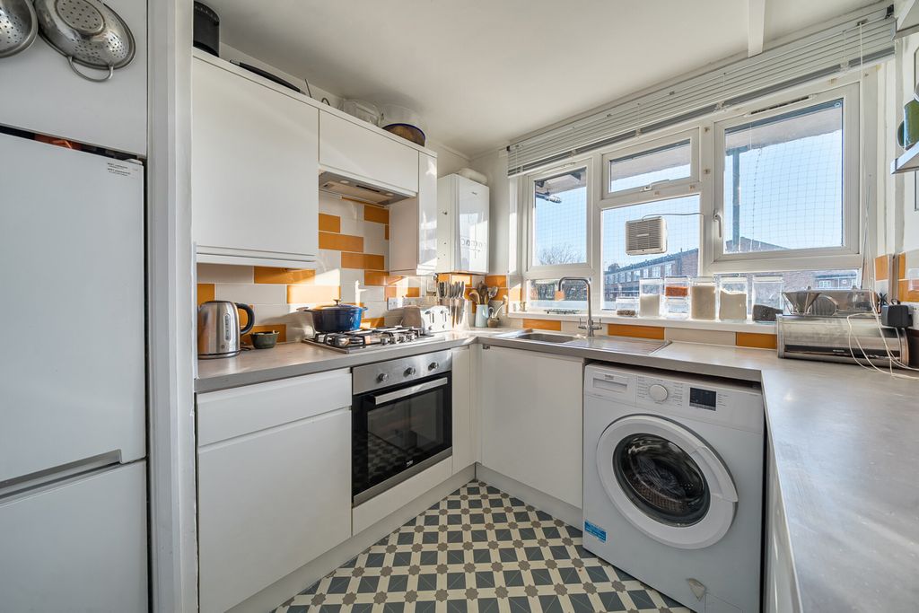 Property photo 3 of 12 Kitchen