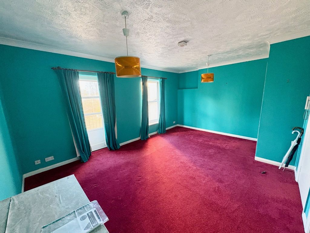 Property photo 3 of 8 4653564