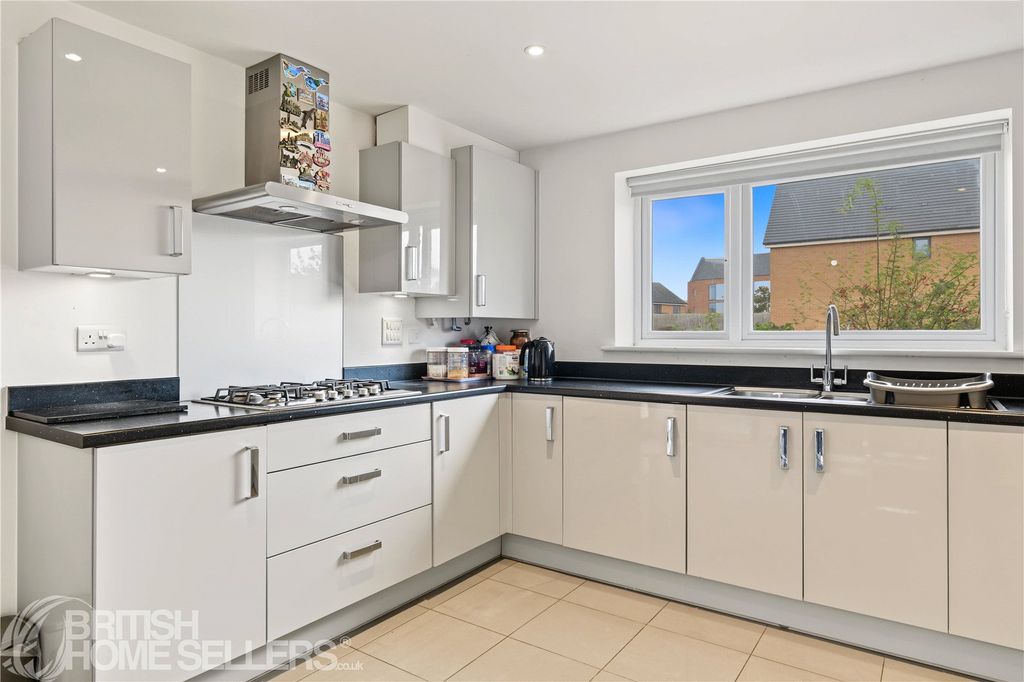 Property photo 3 of 15 Picture No. 12
