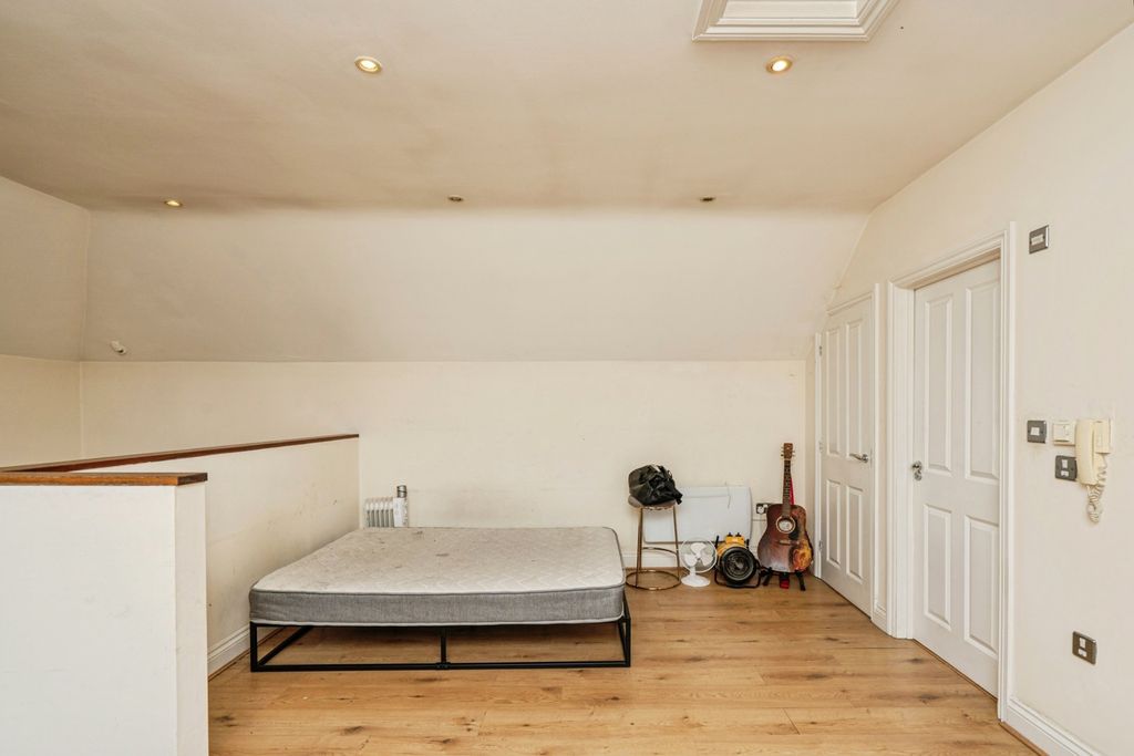 Property photo 3 of 16 Photo