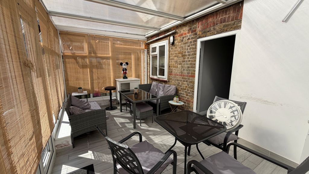 Property photo 2 of 13 Conservatory