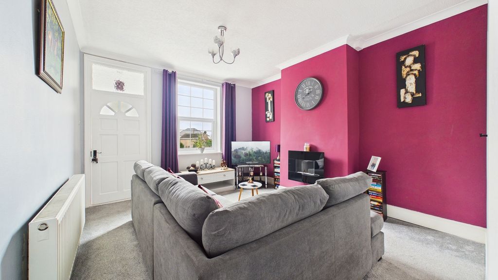 Property photo 3 of 13 Cam03669G0-Pr0060-Still004