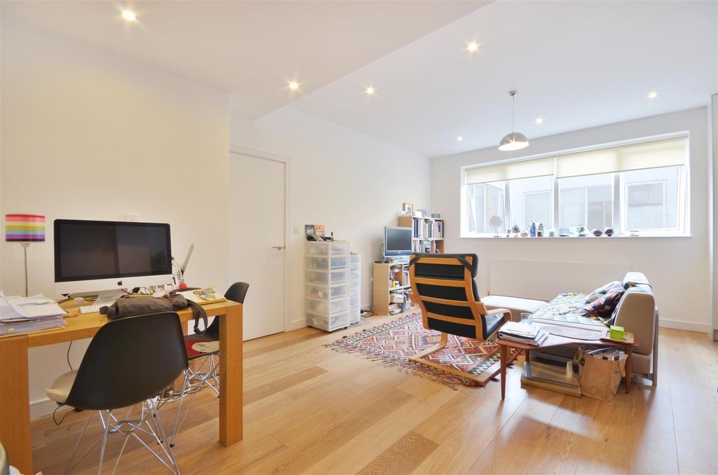 Property photo 3 of 7 Liv.Jpg