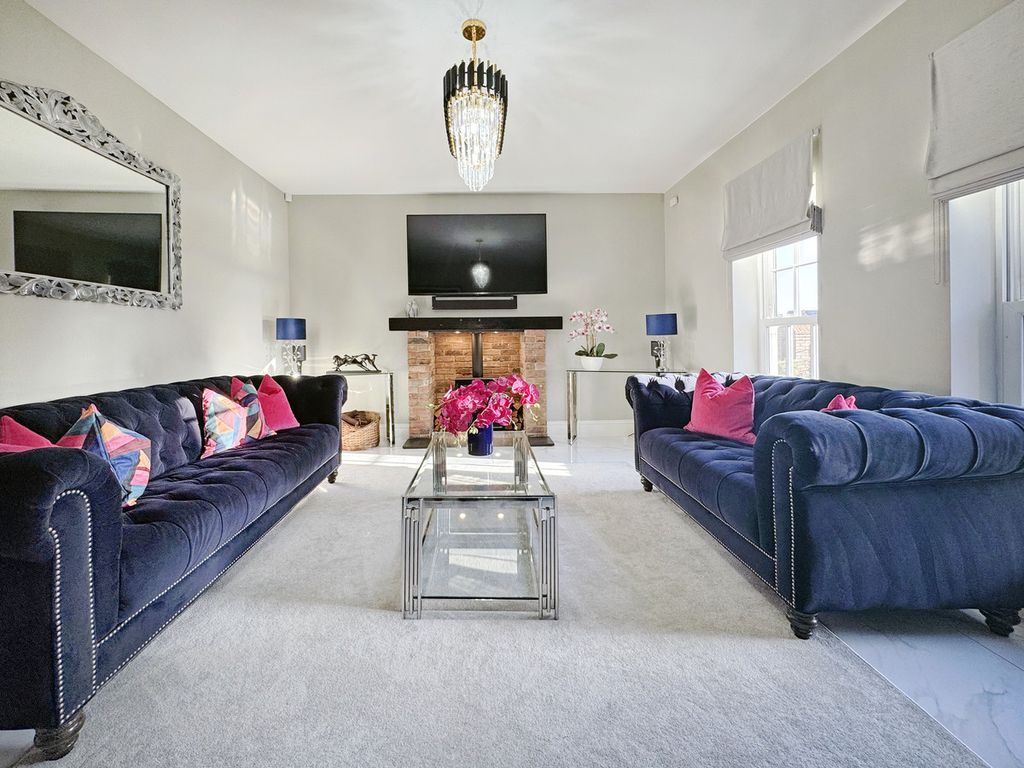 Property photo 2 of 44