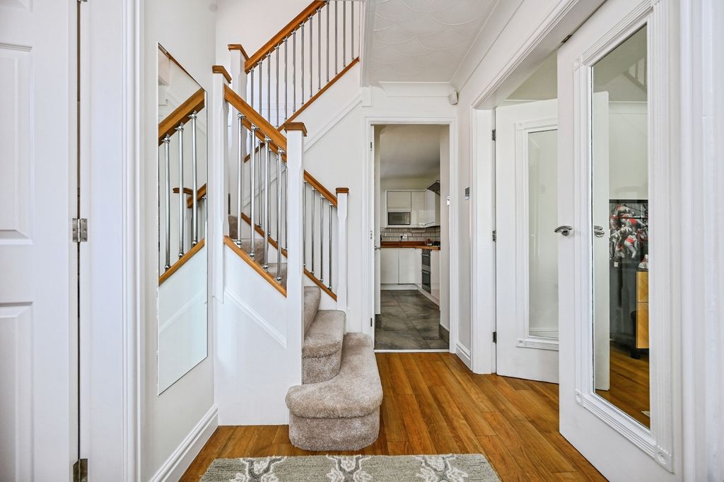 Property photo 2 of 20 Pbox-Img.Jpg