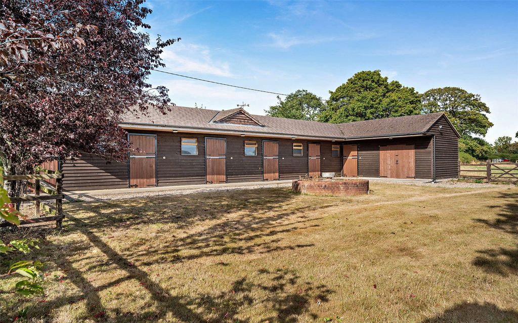 Property photo 2 of 35 Stabling